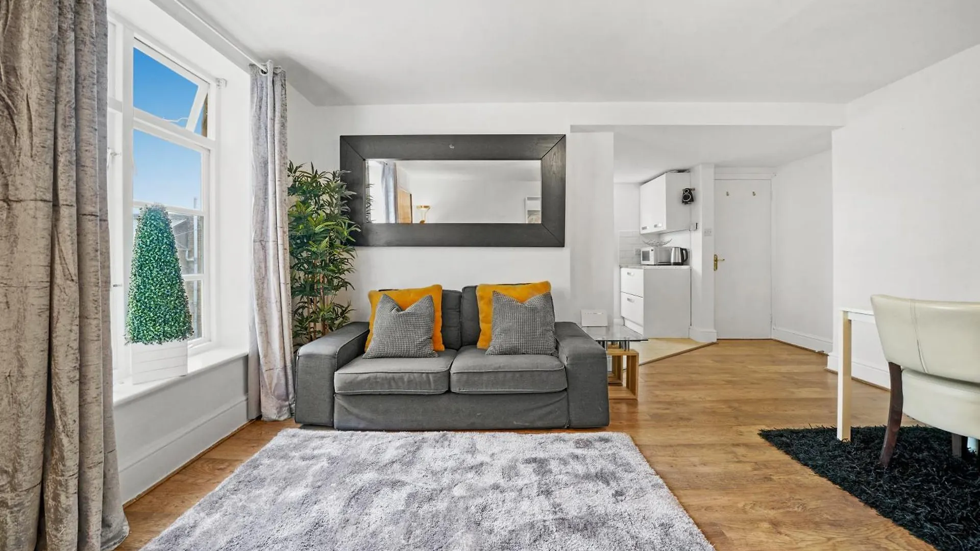 Cosy 2 Bedroom Flat In Canning Town London Excel With Free Parking