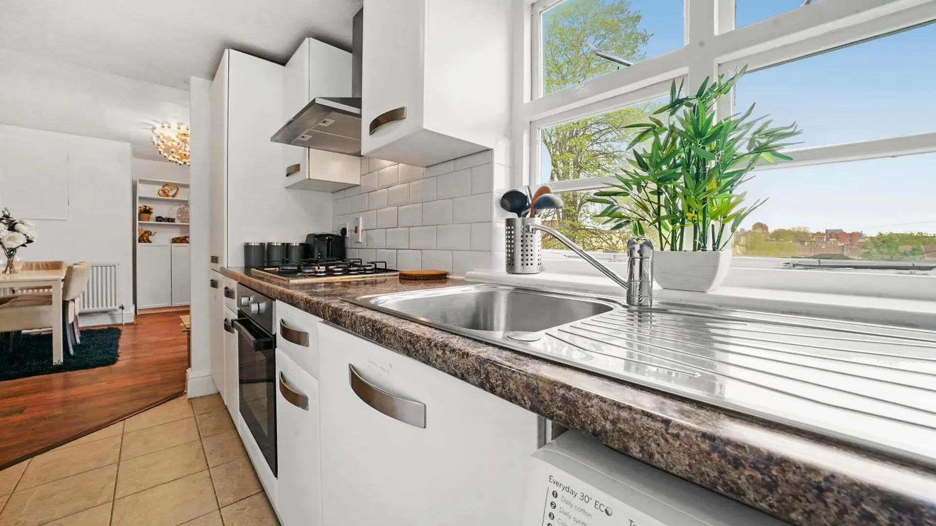 Cosy 2 Bedroom Flat In Canning Town London Excel With Free Parking Daire